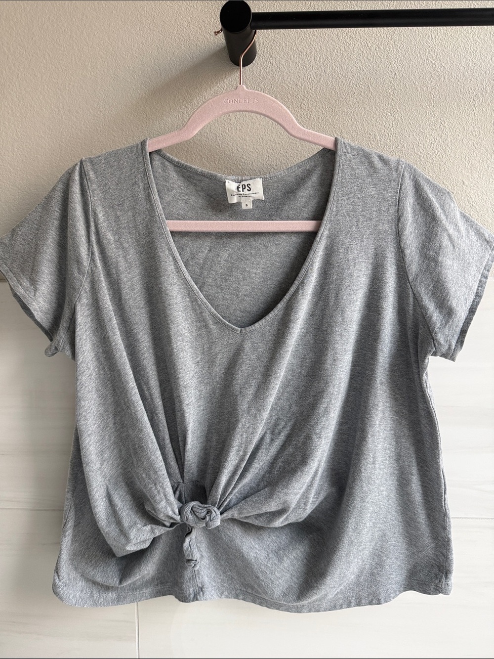 Sezane Gray V-Neck Knot Front Crop Top